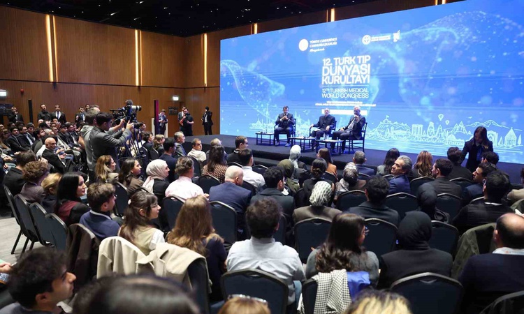 Gündemden Son Bilgiler: Memişoğlu gençlere en geç 2027 başında robotik cerrahi çağrısı yapılacağını söyledi |
