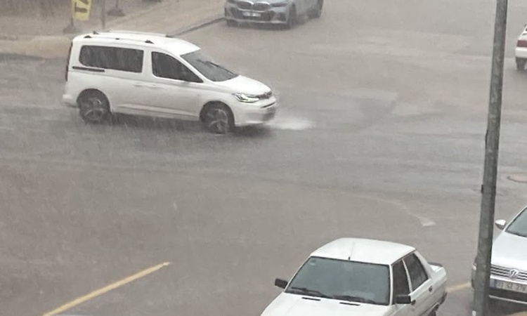 Gündemden Son Bilgiler: Mersin'de 4 gündür süren yağış Mezitli, Erdemli ve Silifke arasında etkili oldu - Son