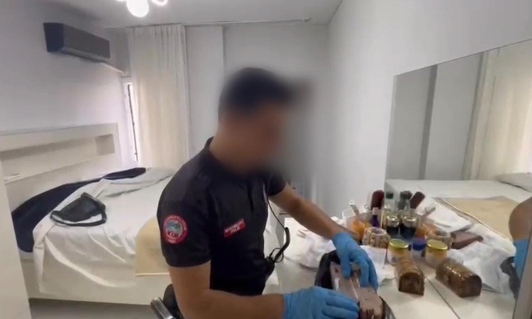 Gündemden Son Bilgiler: Mersin'de uyuşturucu operasyonunda 1 kişi hakkında tutuklama kararı verildi, adresinde