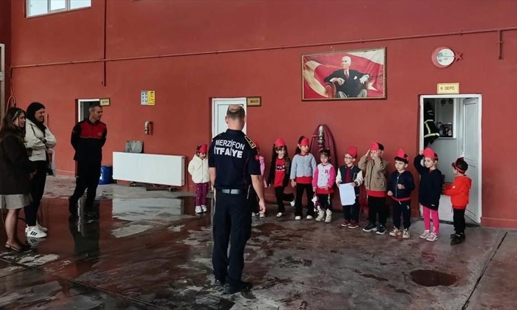 Gündemden Son Bilgiler: Merzifon'da itfaiye ekipleri anaokulu öğrencilerine 112'yi ve yangını anlattı | İşte T