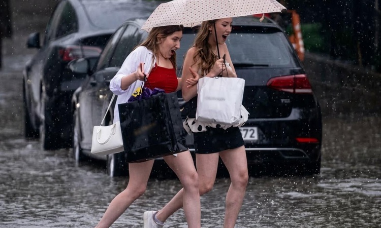 Gündemden Son Bilgiler: Meteoroloji’den 3 ile turuncu, İstanbul dahil 15 ile sarı kodlu uyarı! Fırtına ve sağa