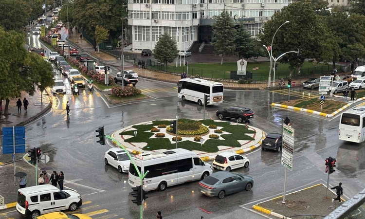 Gündemden Son Bilgiler: Meteoroloji uyarısının ardından Edirne'de sağanak günlük yaşamı etkiledi: Gelişmeler T