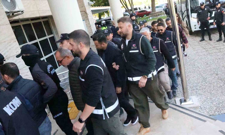 Gündemden Son Bilgiler: Milas Belediyesi soruşturmasında Başkan Topuz ve oğlu dahil 18 kişi hakkında tutuklama
