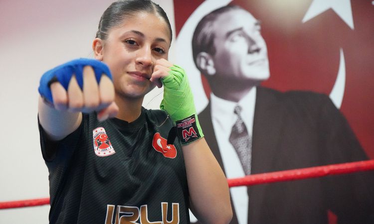 Gündemden Son Bilgiler: Muay Thai'de Dünya Şampiyonluğu Hedefleyen Genç Sporcunun Azmi