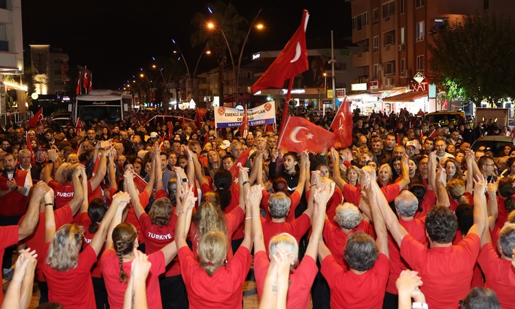 Gündemden Son Bilgiler: Muğla'da Cumhuriyet'in 103. yıl dönümü fener alayı ve konserlerle kutlandı: Gelişmeler