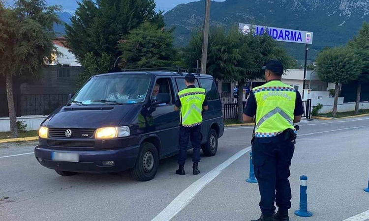 Gündemden Son Bilgiler: Muğla'da jandarma denetiminde 24 bin 406 araç kontrol edildi, 45 ehliyet geri alındı
