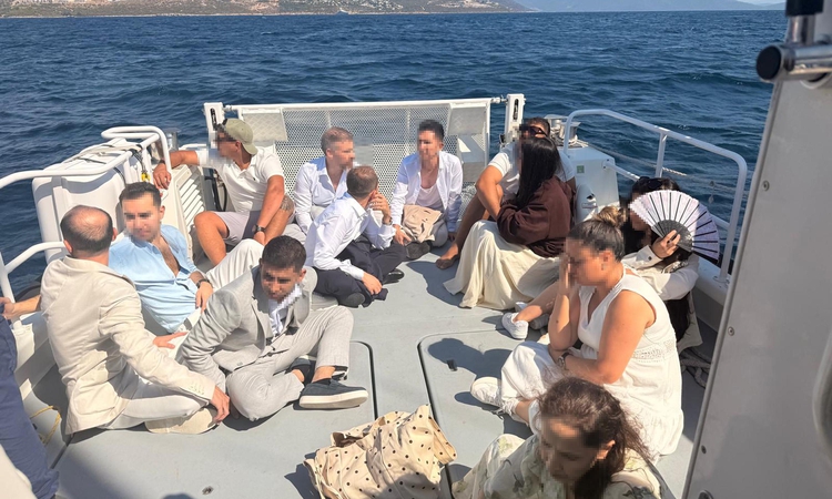 Gündemden Son Bilgiler: Muğla Milas açıklarında yelkenlide 12 kaçak göçmen, 2 kaçakçı şüphelisi yakalandı ve M