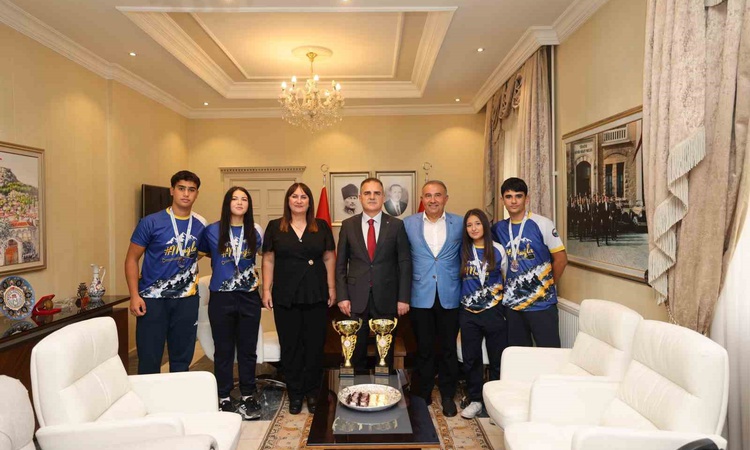 Gündemden Son Bilgiler: Muğla Valisi Akbıyık, raftingde Türkiye şampiyonu Sarsala sporcularına başarı diledi: