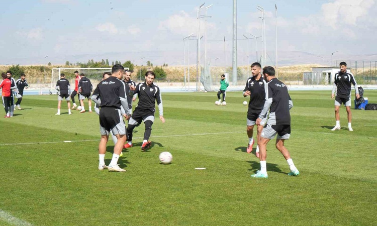 Gündemden Son Bilgiler: Muşspor, GMG Kastamonuspor maçını zemin çalışmaları nedeniyle Şanlıurfa'da oynayacak v
