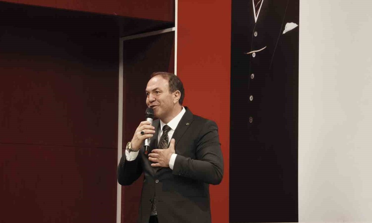 Gündemden Son Bilgiler: Mustafa Genç'in ringlere dönüşünü anlatan 'Son Raunt'un galası Ankara'da yapıldı ve Me
