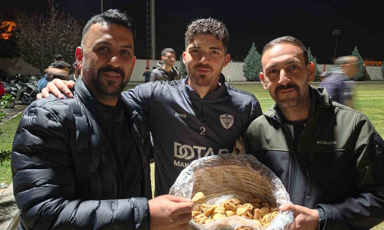 Gündemden Son Bilgiler: Nazilli Şehir Spor Kulübü taraftarları Sazlı Gençlikspor maçı öncesi meşale yaktı ve M