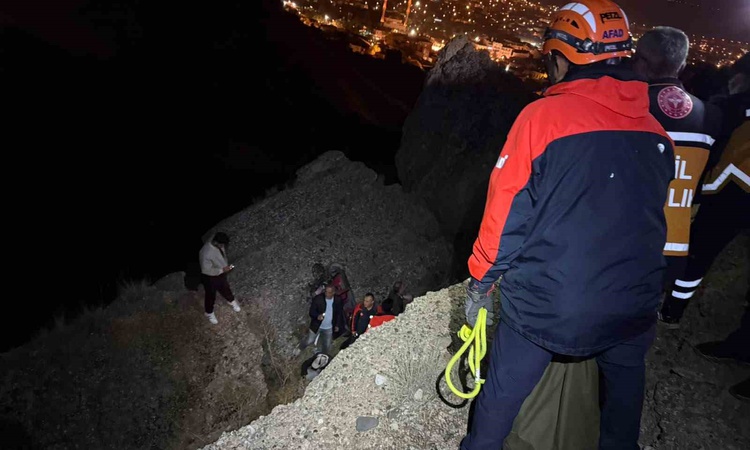Gündemden Son Bilgiler: Nevşehir Avanos'ta kayalıklardan düşen 69 yaşındaki motosikletli kurtarıldı: Gelişmele