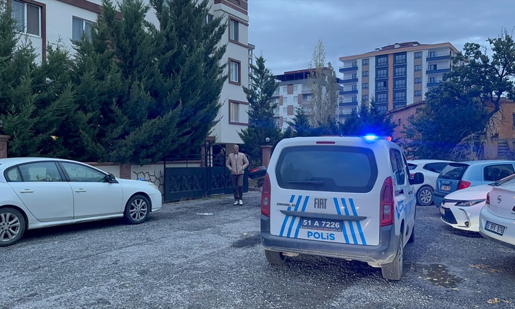 Gündemden Son Bilgiler: Niğde'de 61 yaşındaki kişi evinde hareketsiz bulundu, öldüğü belirlendi ve Merak Edile