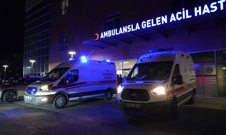 Gündemden Son Bilgiler: Niğde Bor'da tır ile hafif ticari araç çarpıştı, 2 kişi öldü, 1 kişi yaralandı | İşte