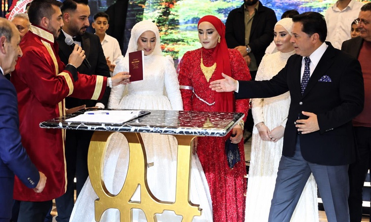 Gündemden Son Bilgiler: Nikahta gergin anlar! Memurun tavrı, Ahmet Özer'i küplere bindirdi: Gelişmeler Takip E