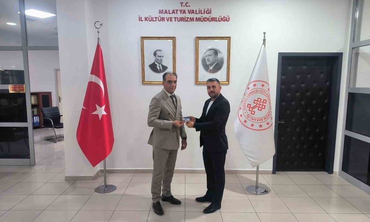 Gündemden Son Bilgiler: Oktay Demirci, Sanatçı Kartı'nı Malatya İl Kültür ve Turizm Müdür Vekili'nden aldı | İ
