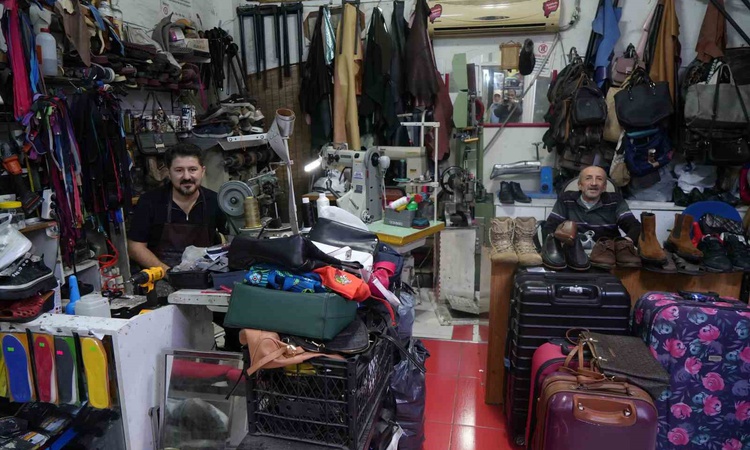 Gündemden Son Bilgiler: Okullar ve yağışlar ayakkabı tamircilerini hareketlendirdi, yoğunluk 1,5-2 ay sürecek