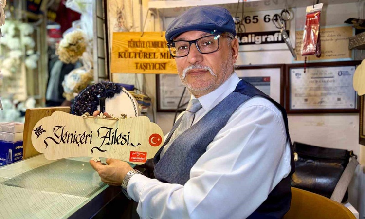 Gündemden Son Bilgiler: Okuma yazmada zorlanan Eyüp Karanfil, kaligrafide 'Kültürel Miras Taşıyıcısı' oldu