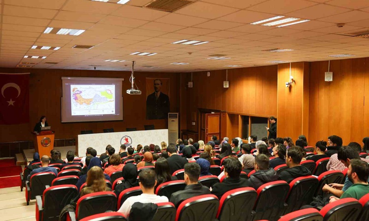 Gündemden Son Bilgiler: OMÜ'de 29 Ekim Cumhuriyet Bayramı konferansında tarihi süreç anlatıldı: Gelişmeler Tak
