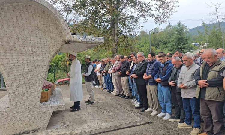 Gündemden Son Bilgiler: Ordu Korgan'da oğlunun ardından öldürülen 62 yaşındaki kadın toprağa verildi