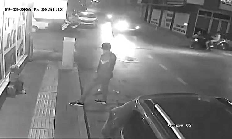Gündemden Son Bilgiler: Otomobil ile motosiklet çarpıştı