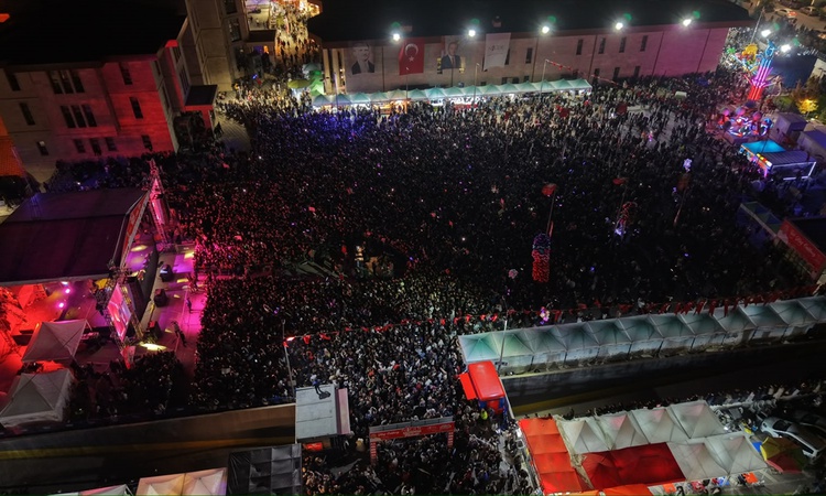 Gündemden Son Bilgiler: Sagopa Kajmer, Niğde 6. Gastronomi Festivali'nde sahne alıp şarkılarını söyledi - Son