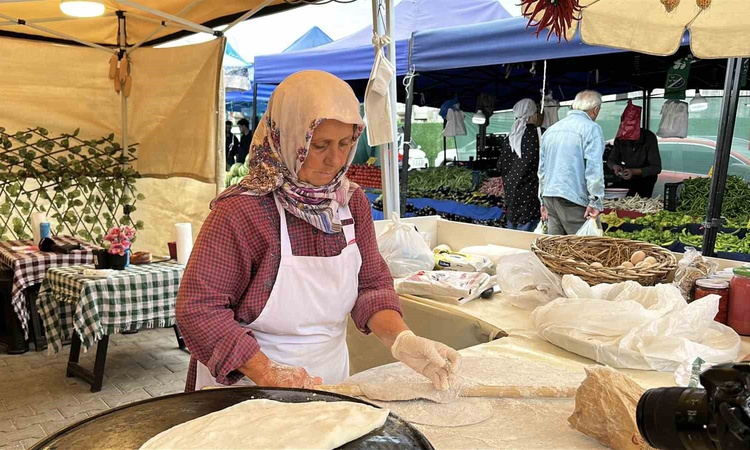 Gündemden Son Bilgiler: Sakarya'da 54 yaşındaki Muazzez Akdoğdu, yüzde 50 engeline rağmen gözleme satıyor - So