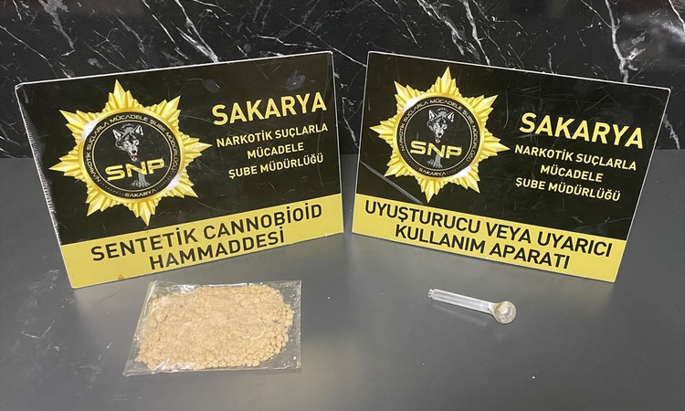 Gündemden Son Bilgiler: Sakarya'da 85 gram uyuşturucu ham maddesiyle gözaltına alınan şüpheli hakkında tutukla