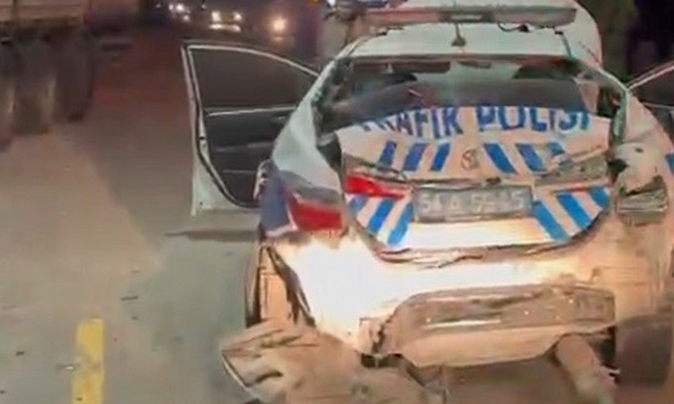 Gündemden Son Bilgiler: Sakarya Arifiye'de çekici, polis otosu dahil 3 araca çarptı, çekici sürücüsü öldü - So