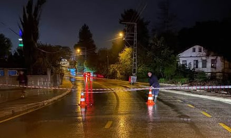 Gündemden Son Bilgiler: Sakarya'da sağanak sonrası Akyazı-Karapürçek yolundaki Kepekli Köprüsü kapatıldı - Son