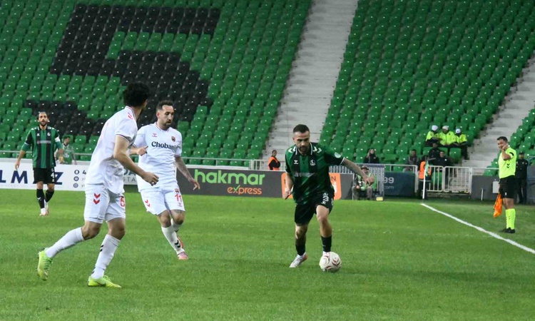 Gündemden Son Bilgiler: Sakaryaspor, evinde Erzincanspor'a 3-1 yenilerek 8. haftayı mağlubiyetle kapattı