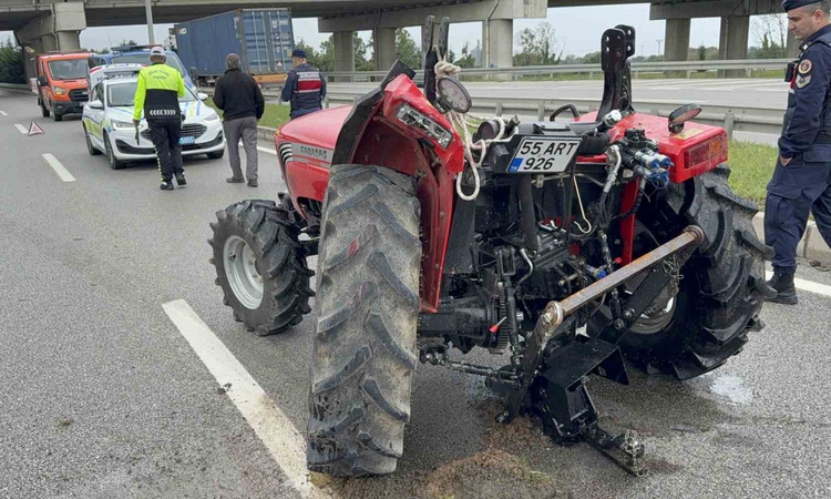 Gündemden Son Bilgiler: Samsun Çarşamba'da kamyonet traktöre arkadan çarptı, 2 sürücü yaralandı ve Merak Edile