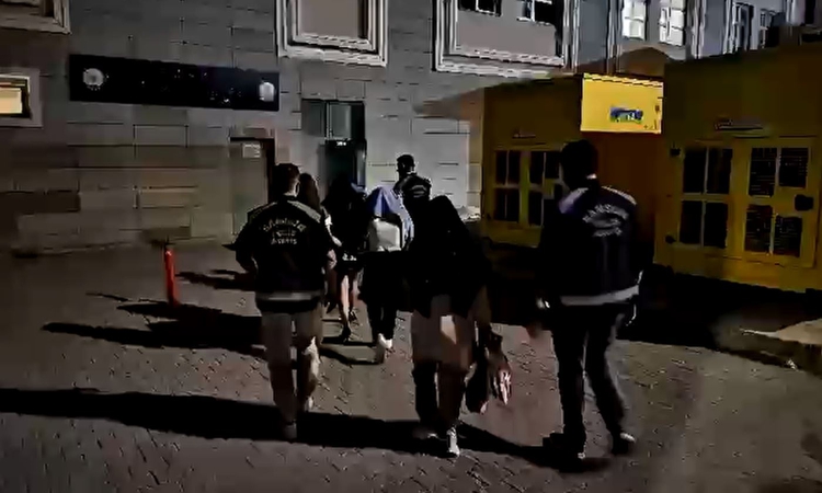 Gündemden Son Bilgiler: Samsun ve Eskişehir'de masaj salonlarına fuhuş operasyonunda 3 şüpheli yakalanarak göz