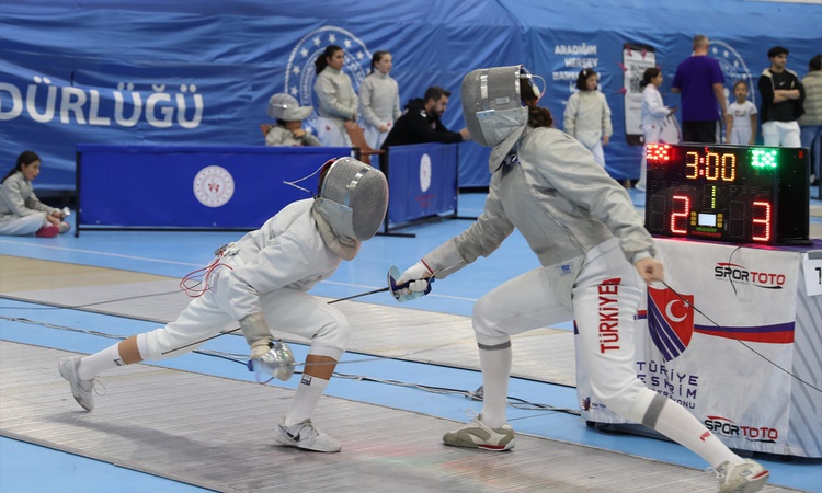 Gündemden Son Bilgiler: Samsun'da Kılıç Federasyon Kupası 612 sporcunun katılımıyla sona erdi - Son Dakika Bil