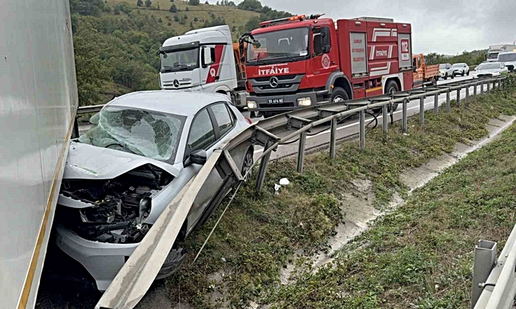 Gündemden Son Bilgiler: Samsun’da otomobil tırla çarpıştı: 2 yaralı
