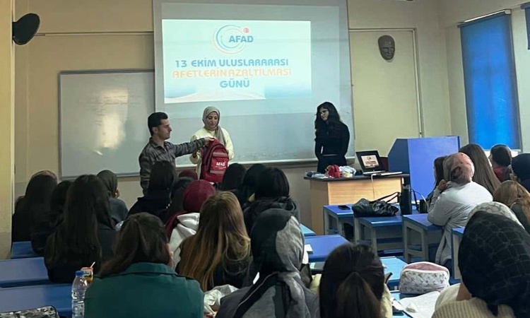Gündemden Son Bilgiler: Şaphane MYO'da öğrencilere AFAD gönüllüsü eğitmenliğinde afet farkındalığı anlatıldı