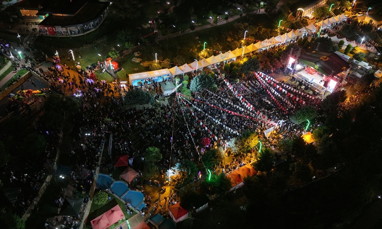 Gündemden Son Bilgiler: Şarkıcı Derya Bedavacı Hatay'da konser verdi - Son Dakika Bilgileri