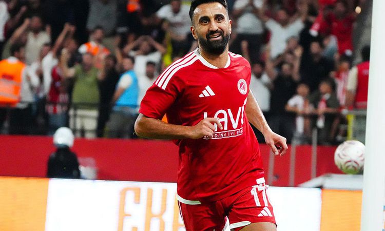 Gündemden Son Bilgiler: Sezona fırtına gibi girdiler! 90. dakikada 1-0 olan maçın skoru inanılmaz ve Merak Edi