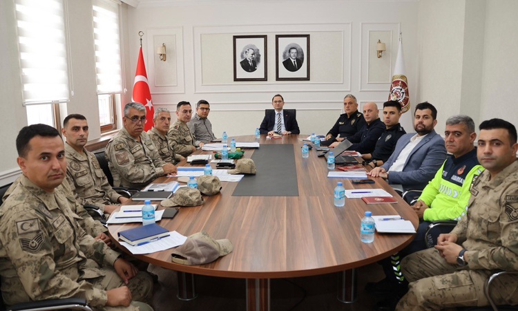 Gündemden Son Bilgiler: Siirt Kurtalan'da Kaymakam Salih Başara başkanlığında güvenlik toplantısı yapıldı ve M