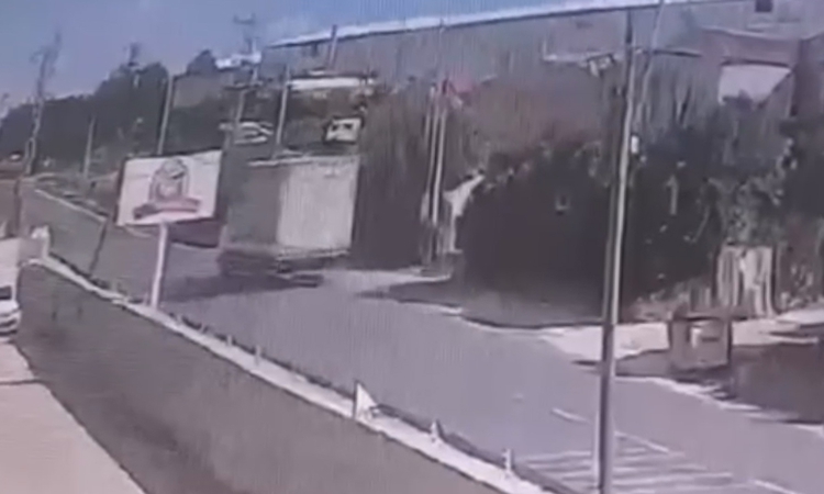 Gündemden Son Bilgiler: Silivri'de sürücüsünün hakimiyetini kaybettiği otomobil takla attı; kaza kamerada