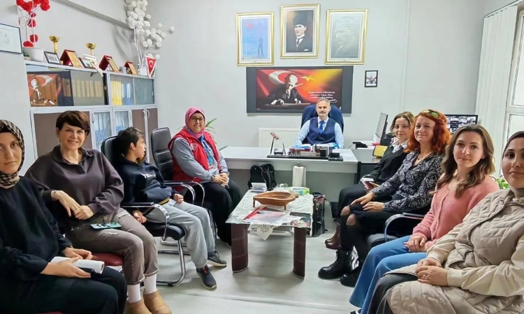 Gündemden Son Bilgiler: Sinop Erfelek'te özel eğitim sınıfı için Mutlu Çarşamba toplantısı yapıldı ve Merak Ed