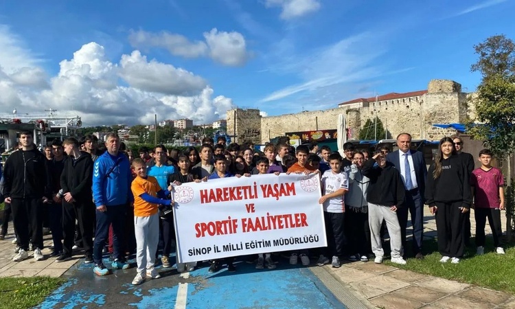 Gündemden Son Bilgiler: Sinop'ta Dünya Yürüyüş Günü'nde öğrenciler Sabahattin Ali Parkı'na yürüdü