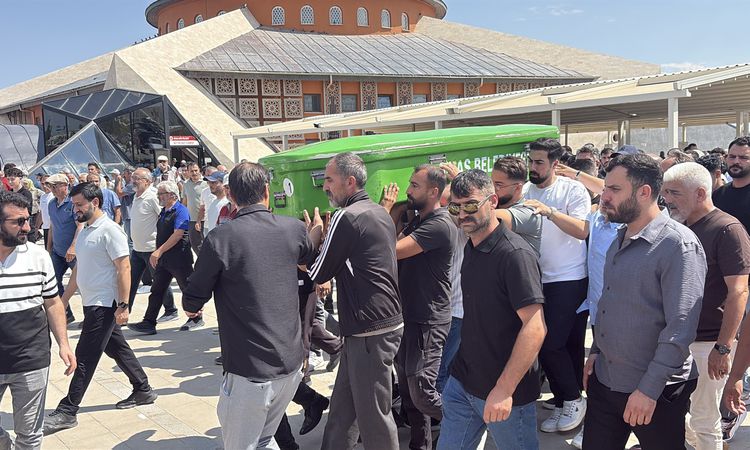 Gündemden Son Bilgiler: Sivas'ta Motosiklet Kazasında Hayatını Kaybeden 19 Yaşındaki Genç Son Yolculuğuna Uğur