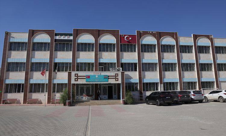 Gündemden Son Bilgiler: Suriye’de Maarif Vakfı öğrencileri için mezuniyet töreni düzenlendi