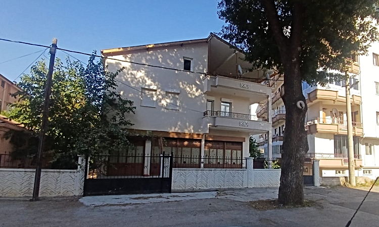 Gündemden Son Bilgiler: Tartıştığı eşini 5 bıçak darbesiyle ağır yaraladı ve Merak Edilenler