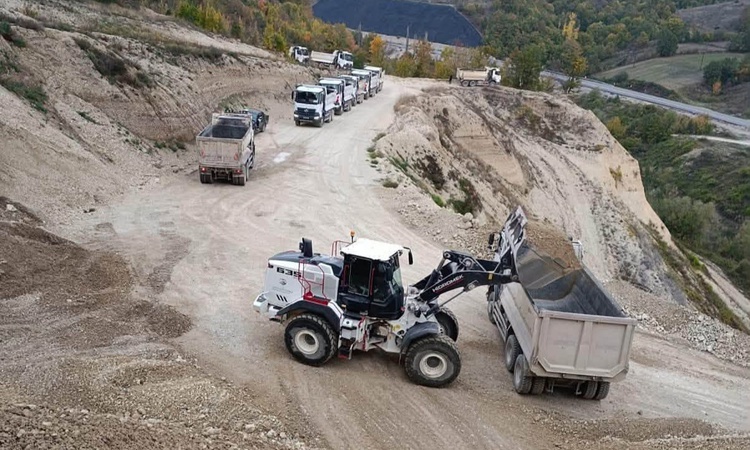 Gündemden Son Bilgiler: Taşova'da Alçakbel köyü ve mezralarına 6,5 kilometrelik stabilize yol yapıldı