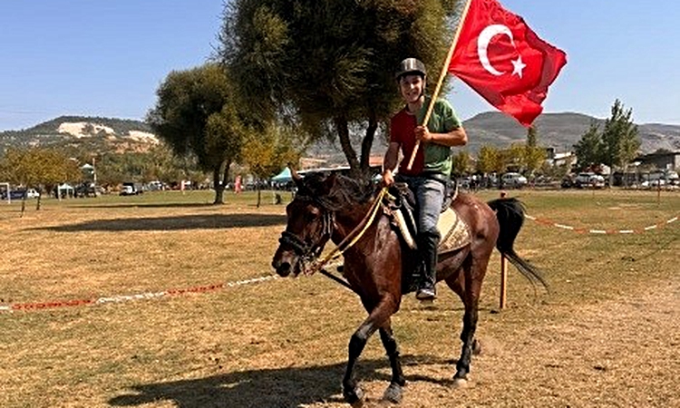 Gündemden Son Bilgiler: Tavşanlı’yı temsil eden "Kuyumcu" isimli at Rahvan At Yarışlarında şampiyon oldu ve Me