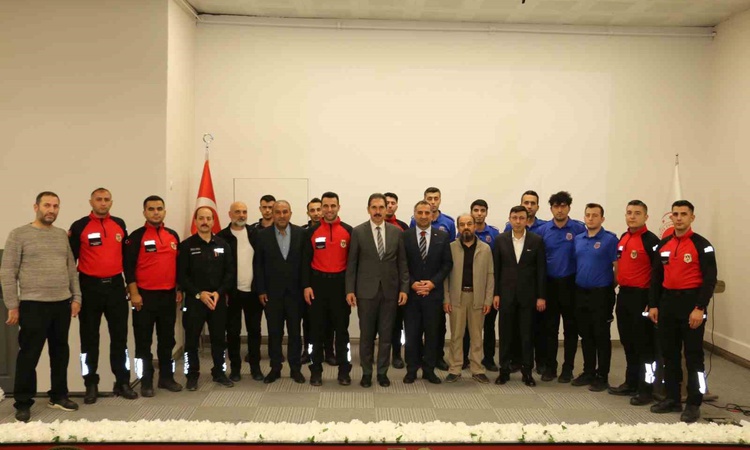 Gündemden Son Bilgiler: TDED Erzurum Şube Başkanı Ertaş, yabancı kelime hayranlığını gönüllü kölelik saydı | İ