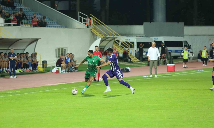 Gündemden Son Bilgiler: TFF 2. Lig'de Isbaş Isparta 32 Spor, evinde Güzide Gebzespor ile 3-3 berabere kaldı -