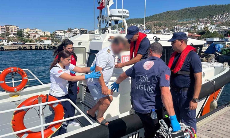 Gündemden Son Bilgiler: Ticari yatta rahatsızlan vatandaşı Sahil Güvenlik tahliye gerçekleştirdi